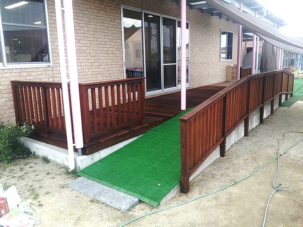 高齢者向け住宅、ケアハウス、特別養護老人ホームのウッドデッキ