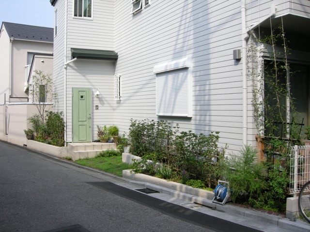 after　足元に緑が入ると建物がより引き立ちます。