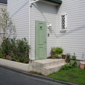 after 左官仕上げの花壇と、イワダレ草が効いてます。