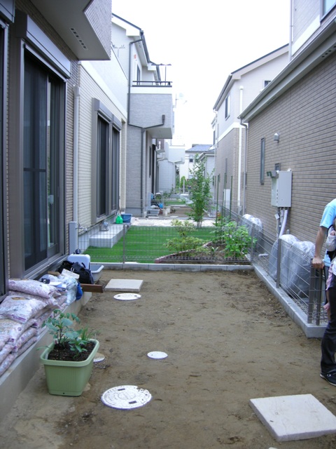before　芝生にするか、デッキにするか悩む所です。