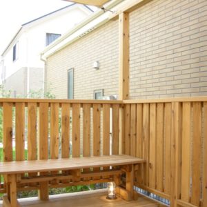 このデッキ用に作成したベンチ。かなり使い勝手良し！