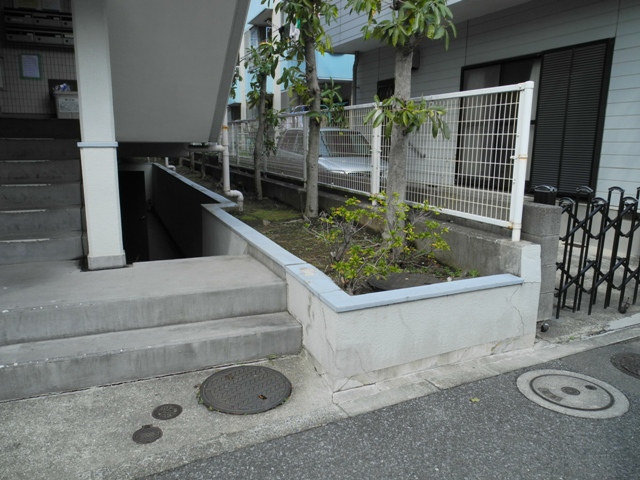 before　植木があるところを。