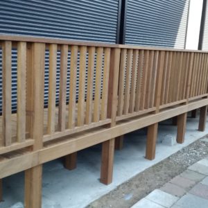 縦張りフェンス