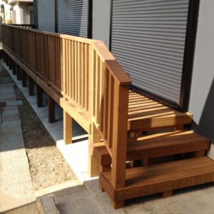 ウッドデッキのステップ